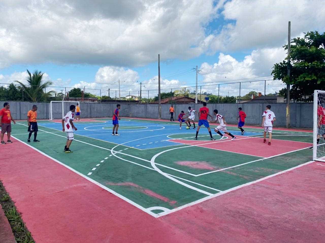 Camacã: Prefeitura faz manutenção de campos de futebol, pinturas em quadras e recebe jogos escolares